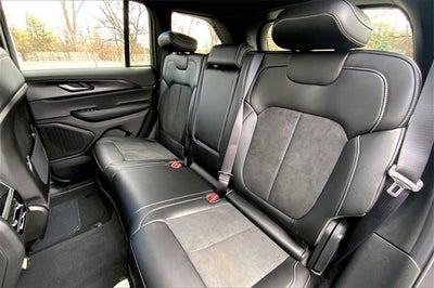 2025 Jeep Grand Cherokee Base