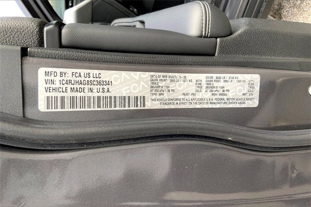 2025 Jeep Grand Cherokee Base