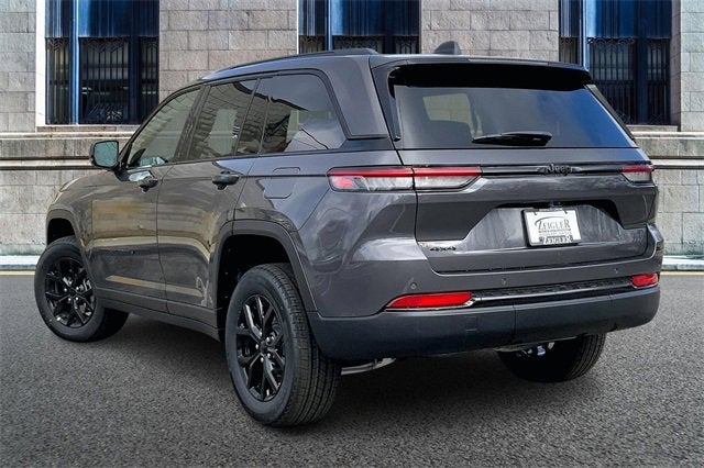 2025 Jeep Grand Cherokee Base