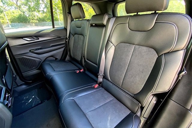 2025 Jeep Grand Cherokee Base