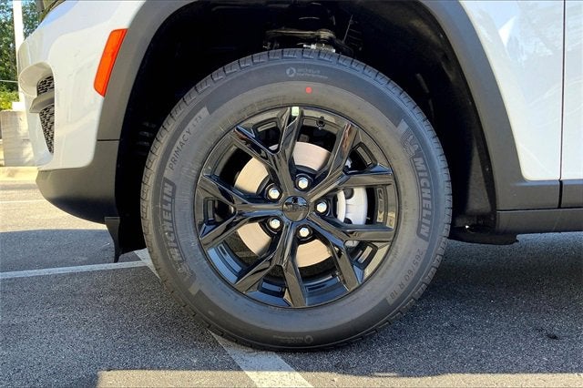 2025 Jeep Grand Cherokee Base