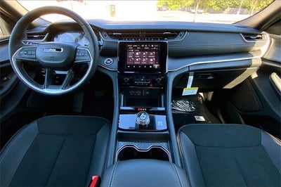 2025 Jeep Grand Cherokee Base