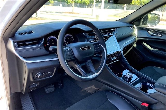 2025 Jeep Grand Cherokee Base