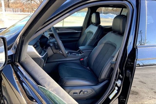 2026 Jeep Grand Cherokee Laredo Altitude