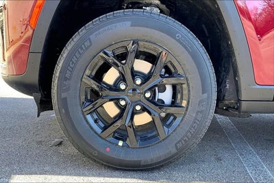 2026 Jeep Grand Cherokee Laredo Altitude