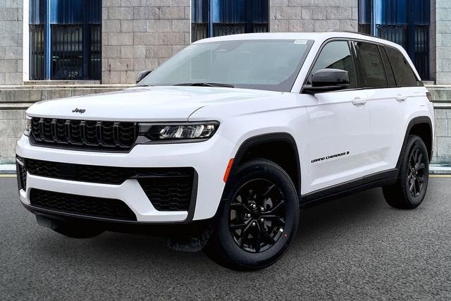 2026 Jeep Grand Cherokee Laredo Altitude