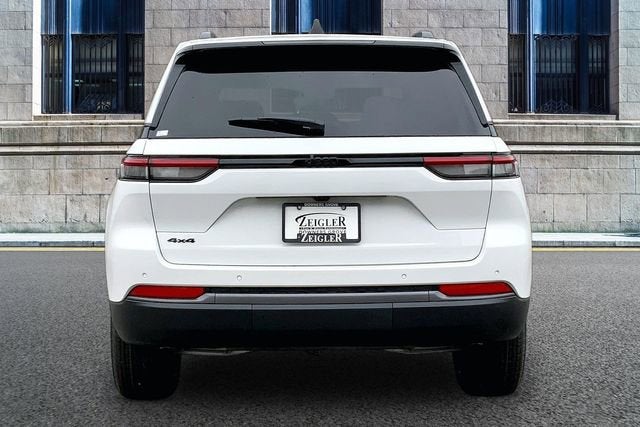 2026 Jeep Grand Cherokee Laredo Altitude