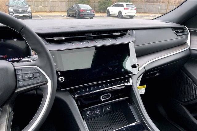 2026 Jeep Grand Cherokee Laredo Altitude