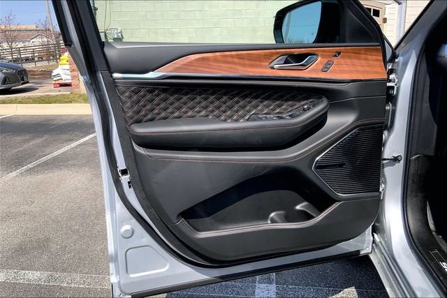 2026 Jeep Grand Cherokee Summit