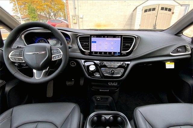 2025 CHRYSLER PACIFICA - Image 5