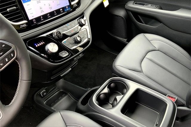 2025 CHRYSLER PACIFICA - Image 7