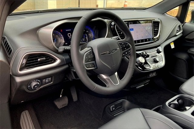 2025 CHRYSLER PACIFICA - Image 8