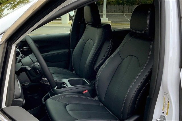 2025 CHRYSLER PACIFICA - Image 9