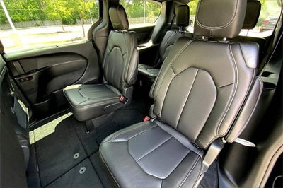 2026 Chrysler Voyager LX