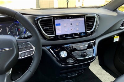 2026 Chrysler Voyager LX