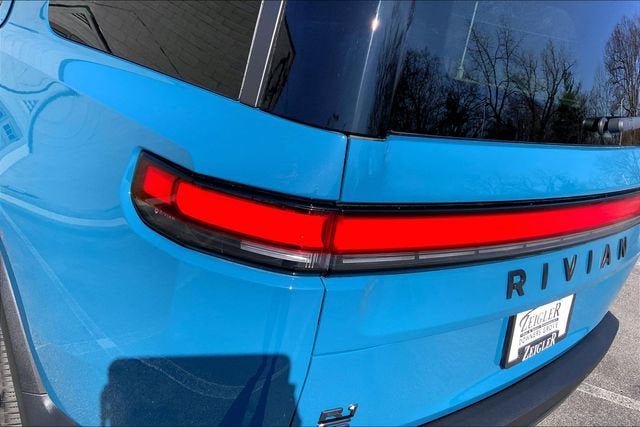 2025 Rivian R1S Adventure