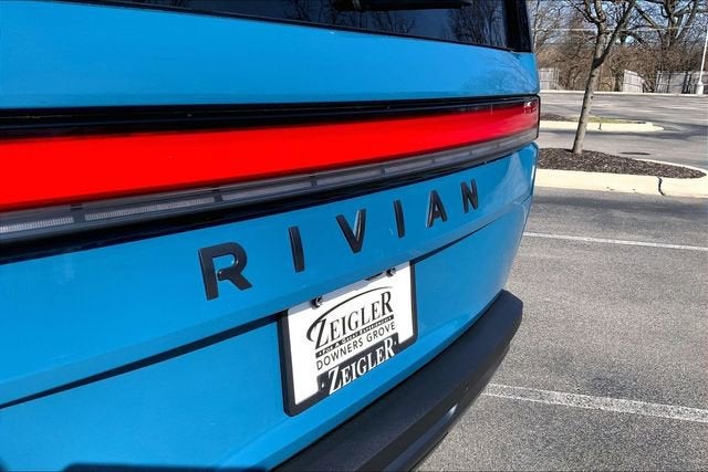 2025 Rivian R1S Adventure